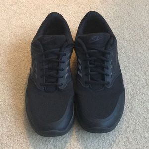 EUC Nike Sneakers